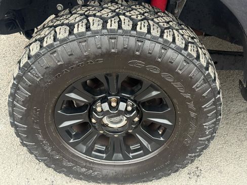 Used 2022 Ford F250 Lariat w/ Tremor Off-Road Package image 20