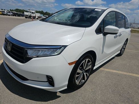 Used 2024 Honda Odyssey Touring image 3
