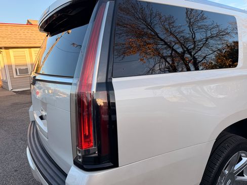 Used 2015 Cadillac Escalade ESV Luxury image 17