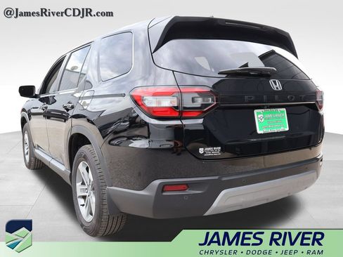Used 2025 Honda Pilot EX-L image 3