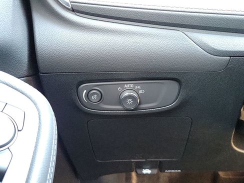 Used 2025 Buick Encore GX Sport Touring image 13