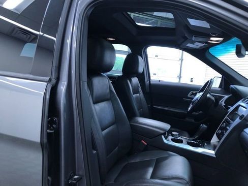Used 2014 Ford Explorer XLT w/ Equipment Group 202A AWD/4WD image 24