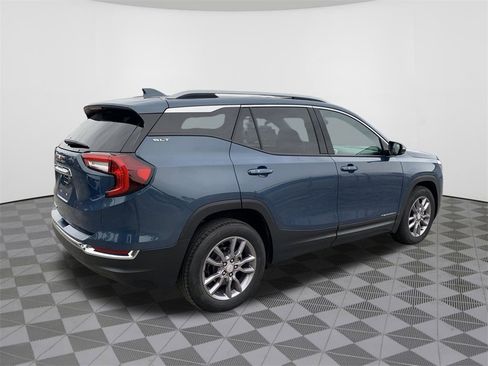 Used 2024 GMC Terrain SLT image 9