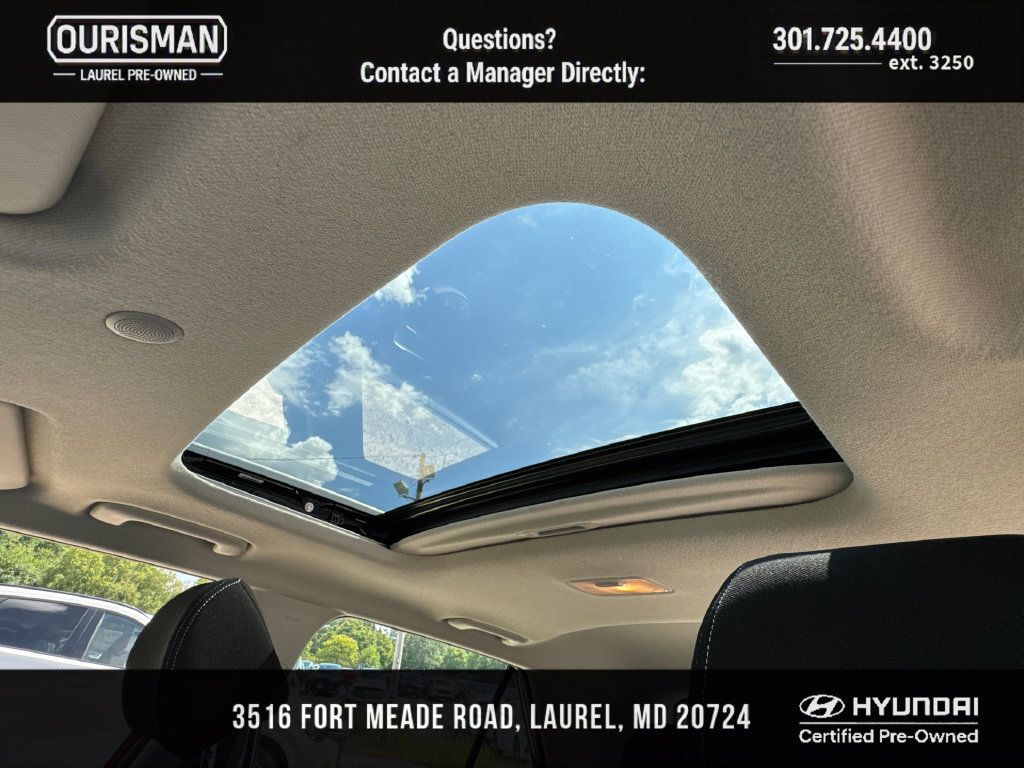 Certified 2025 Hyundai Venue SEL FWD image 17