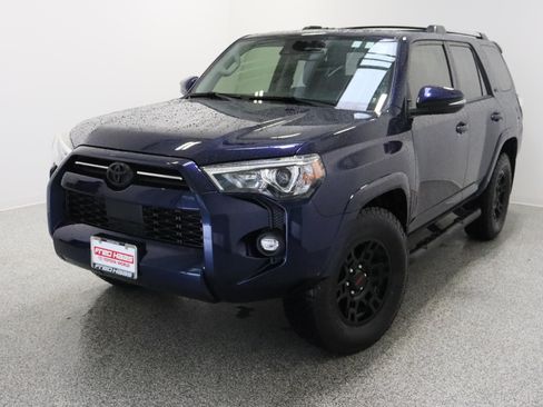 Used 2022 Toyota 4Runner SR5 Premium w/ Moonroof Package RWD image 2