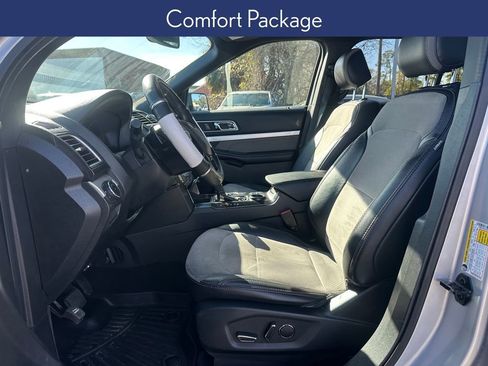 Used 2017 Ford Explorer XLT w/ Equipment Group 202A image 7