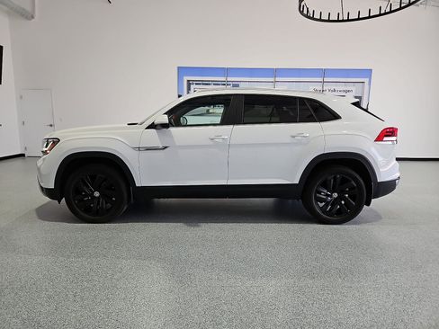 Certified 2023 Volkswagen Atlas Cross Sport SE w/ Black Wheel Package AWD/4WD image 5