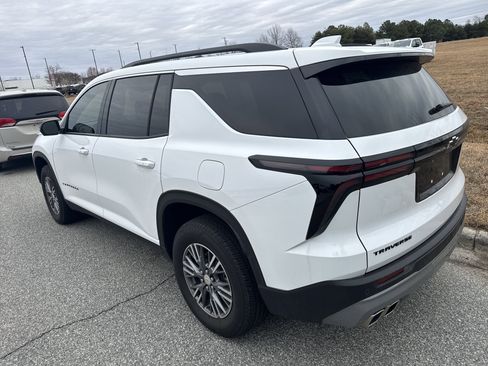 Certified 2025 Chevrolet Traverse LT w/ Driver Confidence Package image 8