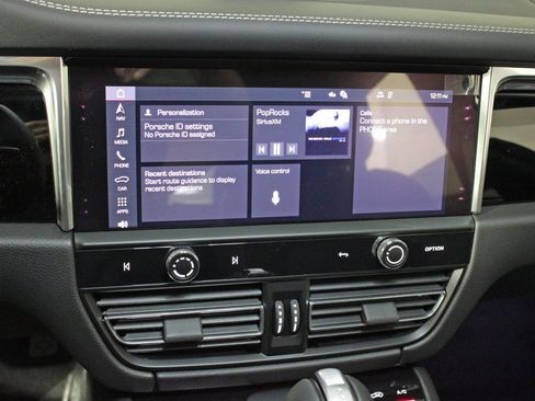 Certified 2025 Porsche Macan image 26