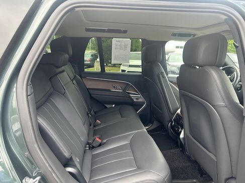 Certified 2025 Land Rover Range Rover SE AWD/4WD image 9