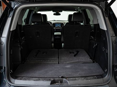 Used 2021 GMC Acadia SLT w/ Preferred Package image 21