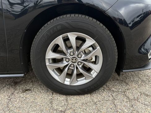 Used 2023 Toyota Sienna XLE image 35