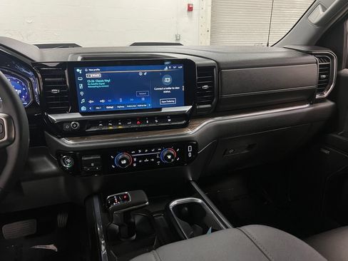 Used 2023 Chevrolet Silverado 1500 LT Trail Boss w/ LT Trail Boss Premium Package AWD/4WD image 19