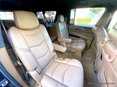 Used 2017 Cadillac Escalade ESV Platinum image 28