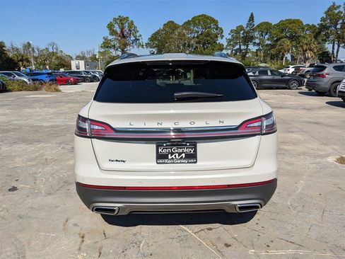 Used 2022 Lincoln Nautilus Reserve image 8