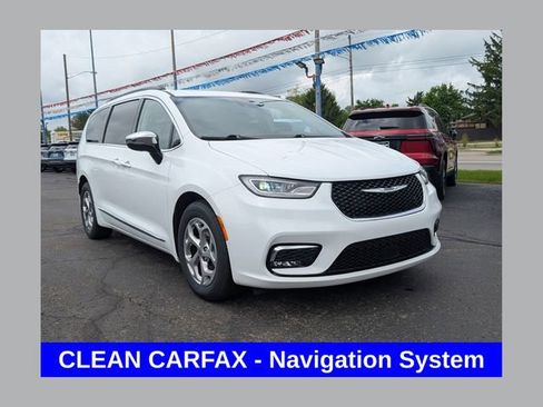 Used 2023 Chrysler Pacifica Limited FWD image 1