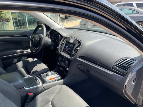 Used 2023 Chrysler 300 Touring w/ Sport Appearance Package RWD image 28