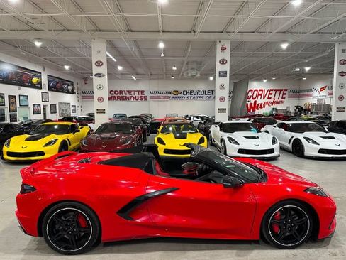 Used 2021 Chevrolet Corvette Stingray Premium Conv w/ Z51 Performance Package RWD image 3