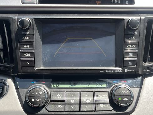 Used 2018 Toyota RAV4 XLE FWD image 24