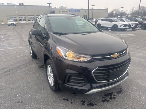 Used 2021 Chevrolet Trax LT w/ LT Convenience Package image 4