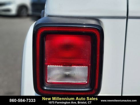 Used 2019 Jeep Wrangler Unlimited Sahara image 8