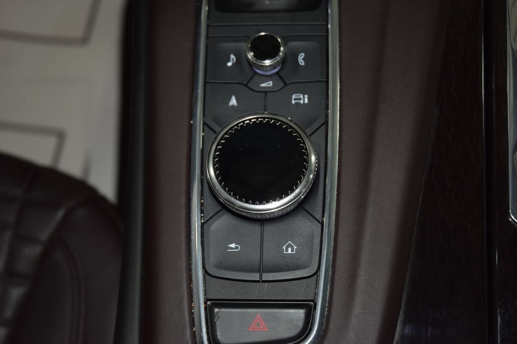Used 2023 Cadillac Escalade Premium Luxury Platinum AWD/4WD image 36