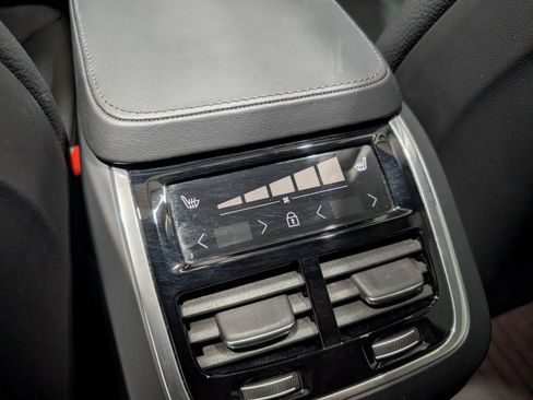 Used 2024 Volvo XC90 B6 Plus w/ Protection Package Premier image 12