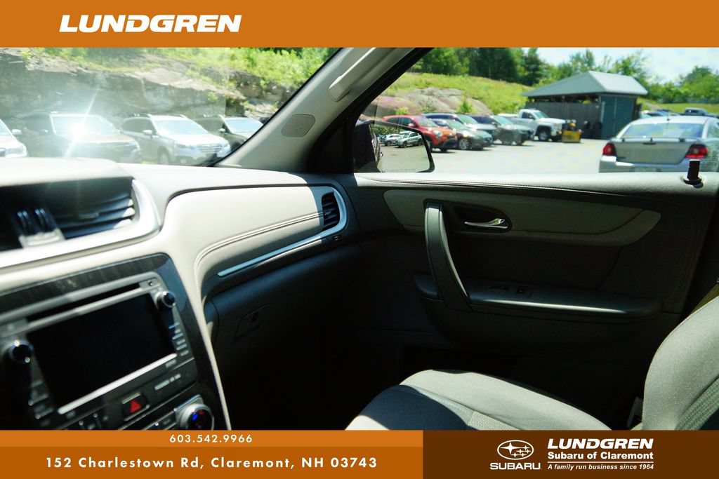 Used 2015 Chevrolet Traverse LT w/ Traveler's Package FWD image 23