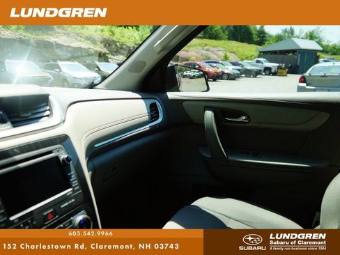 Used 2015 Chevrolet Traverse LT w/ Traveler's Package FWD image 23
