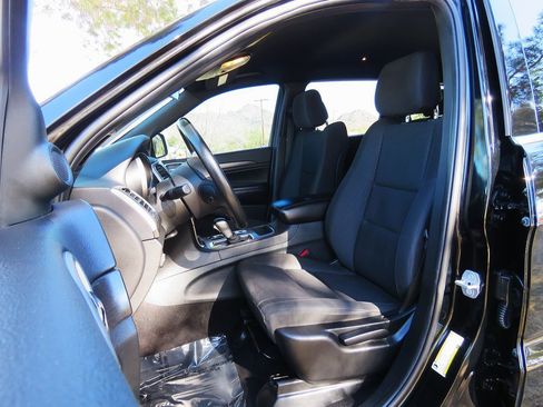 Used 2018 Jeep Grand Cherokee Laredo image 22