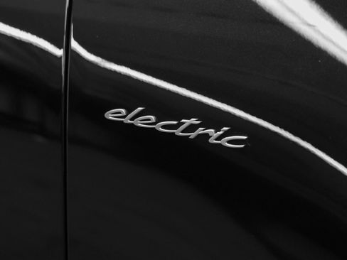 New 2026 Porsche Macan 4 Electric image 17