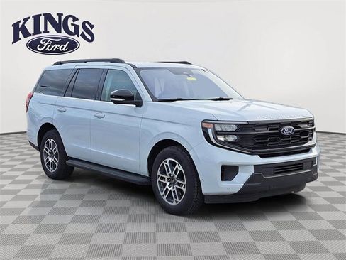 Certified 2025 Ford Expedition Active image 7