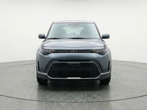 Used 2025 Kia Soul LX w/ LX Technology Package FWD image 2