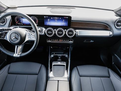 New 2026 Mercedes-Benz GLB 250 image 10