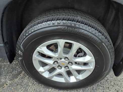 Used 2023 Chevrolet Traverse LS AWD/4WD image 11