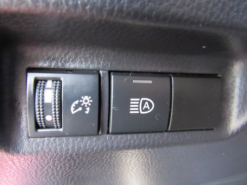 Used 2025 Toyota RAV4 LE AWD/4WD image 12