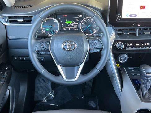 Certified 2024 Toyota Venza LE image 18