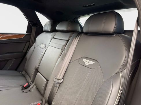 Used 2022 Bentley Bentayga AWD/4WD image 33