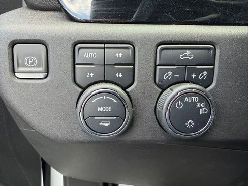 Used 2024 Chevrolet Silverado 1500 LT image 18