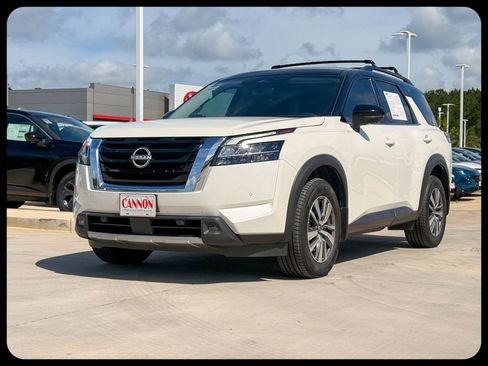 Used 2023 Nissan Pathfinder SL FWD image 3