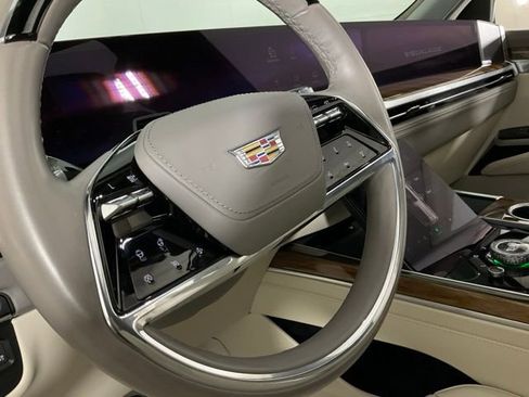 Certified 2025 Cadillac Escalade Premium Luxury Platinum image 17