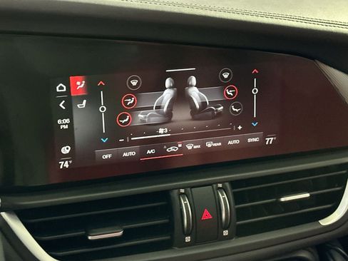 Used 2022 Alfa Romeo Giulia Veloce image 27