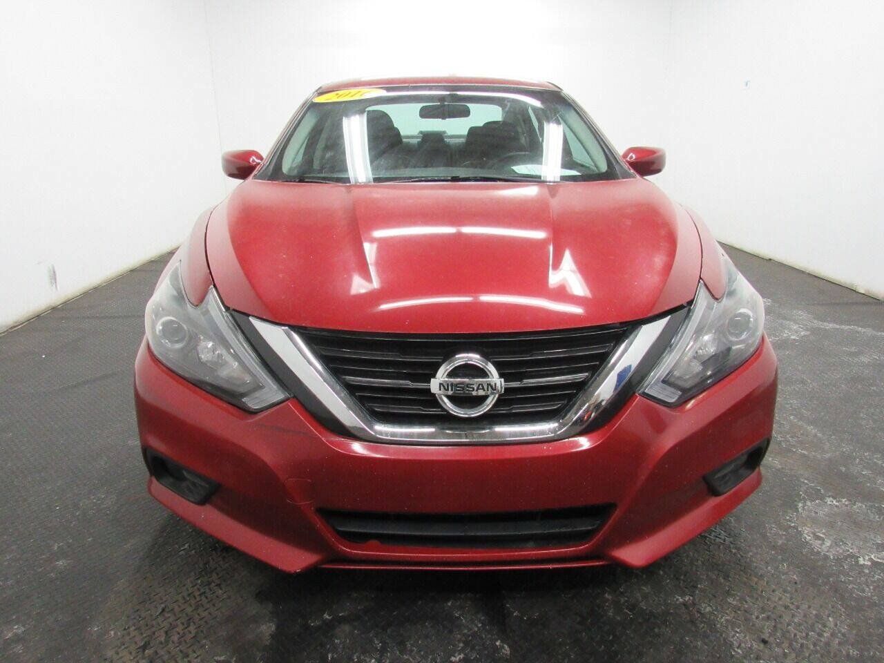 Used 2016 Nissan Altima 2.5 SR FWD image 2