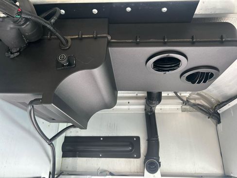 Used 2019 Ford E-450 and Econoline 450 Super Duty RWD image 16