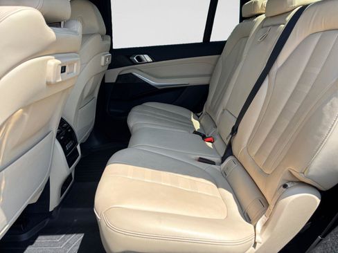Used 2022 BMW X7 xDrive40i w/ M Sport Package AWD/4WD image 38