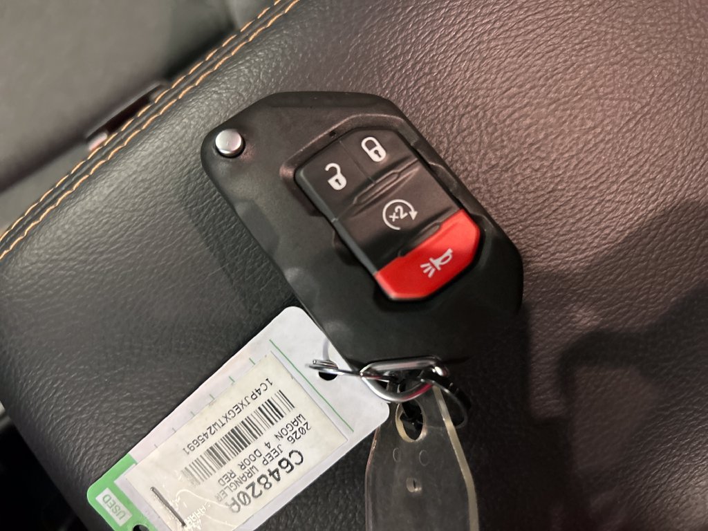 Used 2026 Jeep Wrangler Unlimited Sahara AWD/4WD image 22
