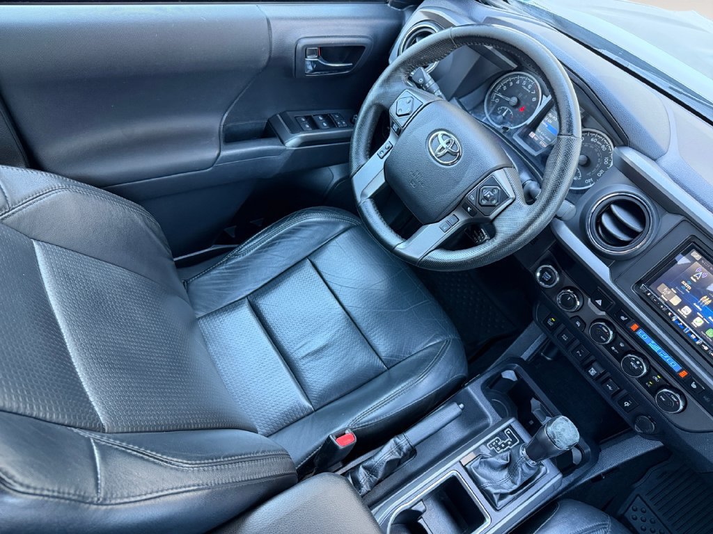 Used 2022 Toyota Tacoma TRD Sport w/ TRD Premium Sport Package AWD/4WD image 15