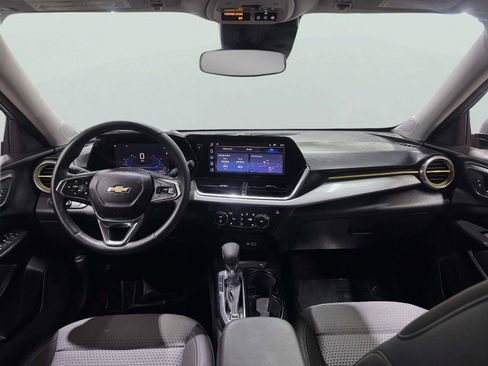 Used 2024 Chevrolet Trax LT w/ Driver Confidence Package FWD image 40