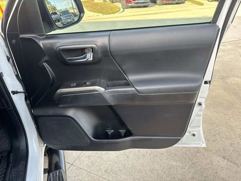 Used 2020 Toyota Tacoma TRD Off-Road image 14