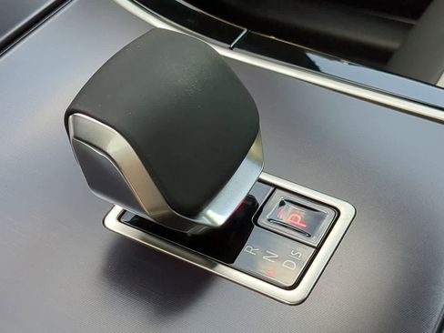 New 2026 Land Rover Range Rover Velar Dynamic SE image 35